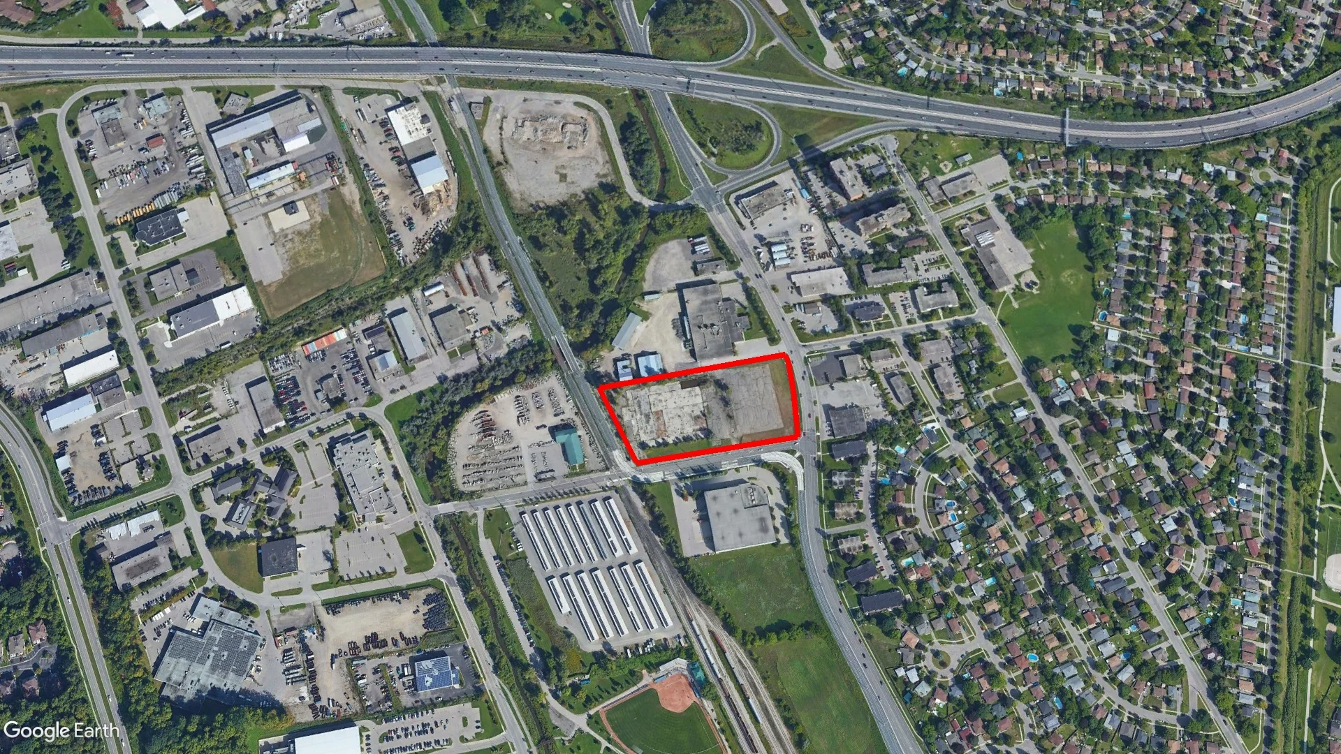 Tax sale property at 135 Hayward Avenue, Kitchener, Ontario, Kitchener - Photo 2