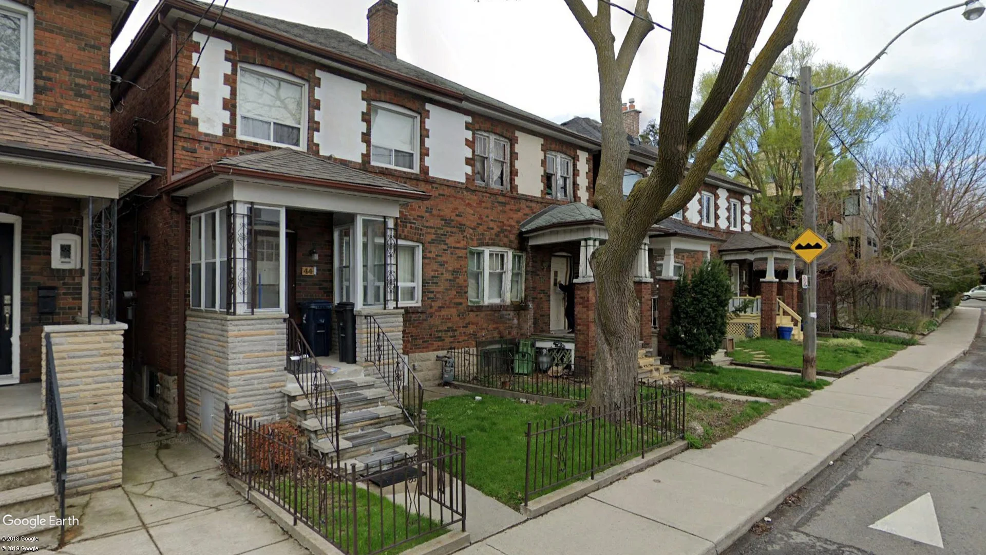 Tax sale property at 46 Carling Avenue, Toronto - Photo 3