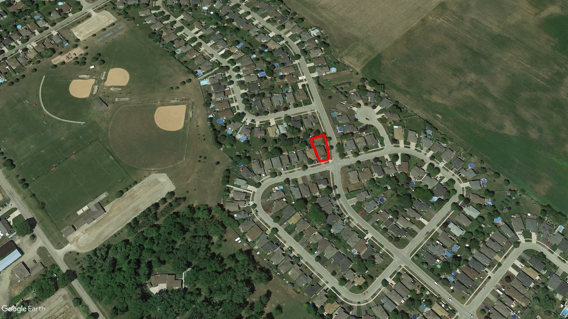 Tax sale property at 4 Hickory Blvd W, Strathroy, STRATHROY-CARADOC - Photo 2