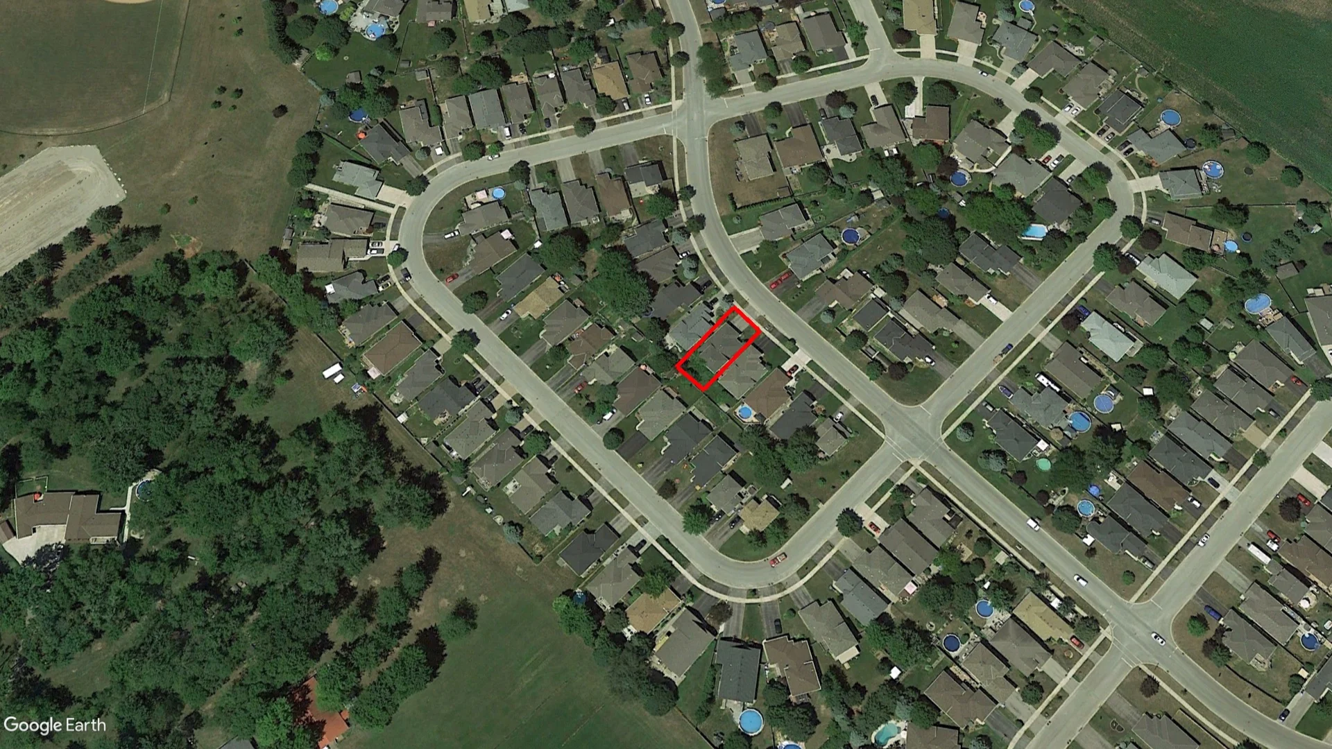 Tax sale property at 188 Parkview Dr, Strathroy, STRATHROY-CARADOC - Photo 2