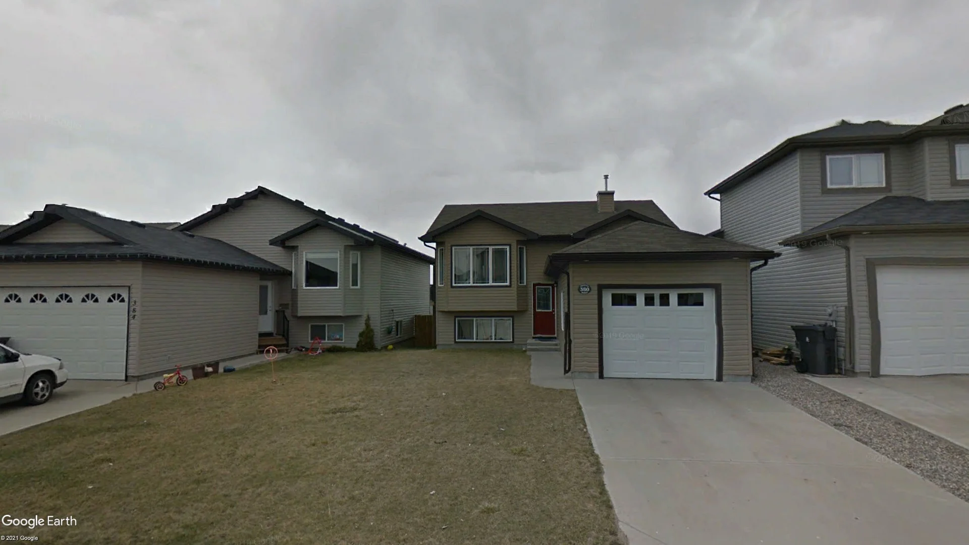 Tax sale property at 380 TARTAN CIR W, Lethbridge - Photo 2