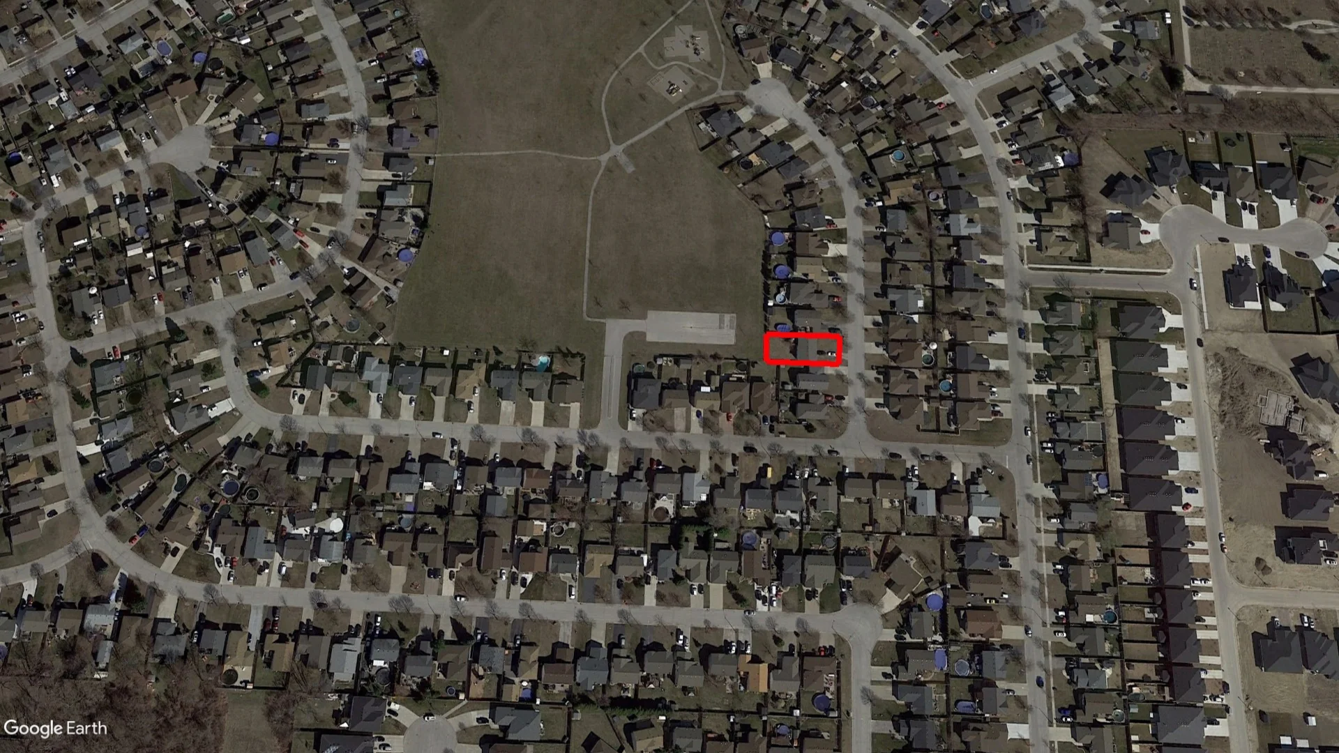 Tax sale property at 9 Reynolds Crt, Amherstburg - Photo 2