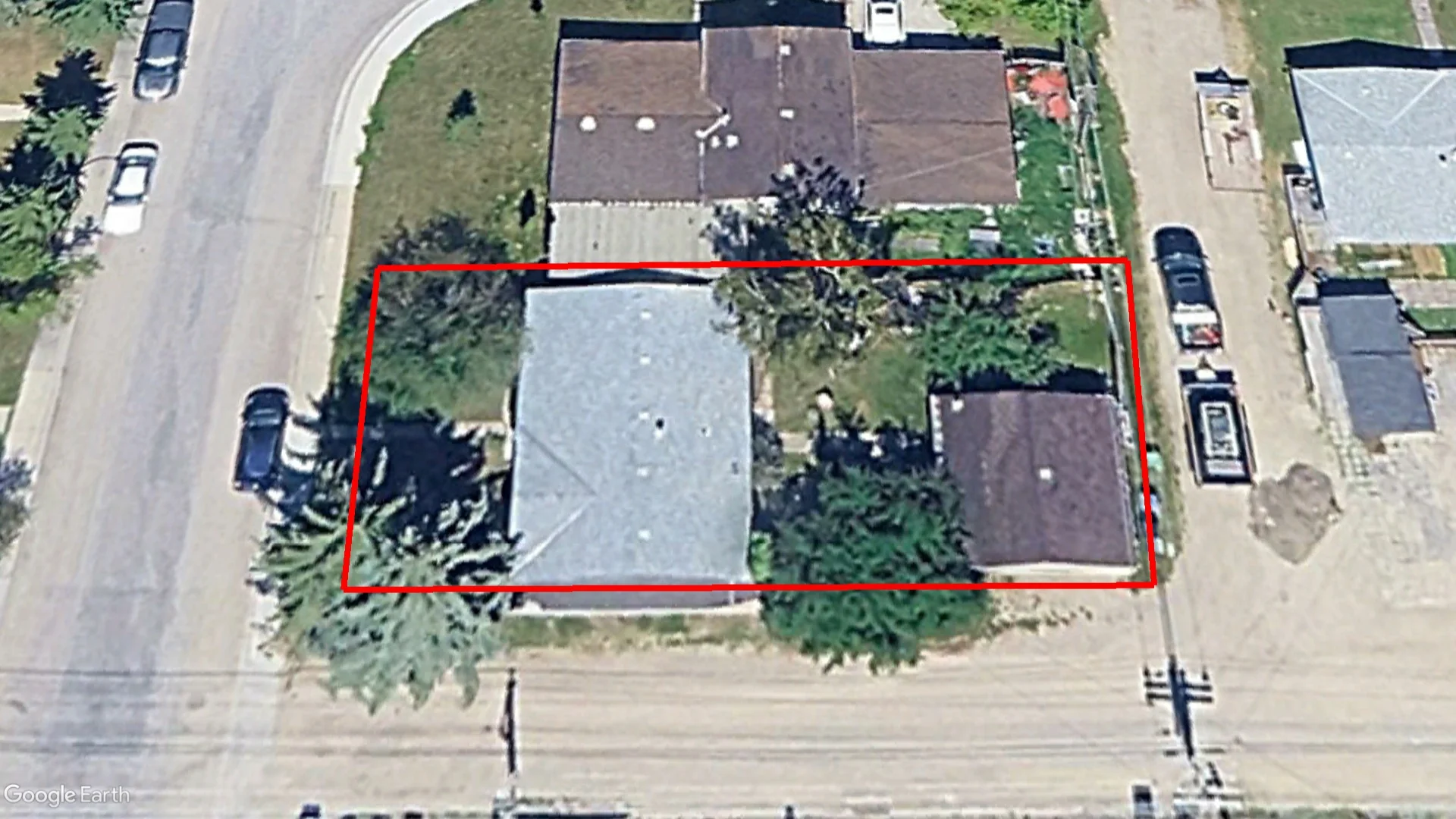 Tax sale property at 208 PENSWOOD WY SE, Calgary - Photo 2
